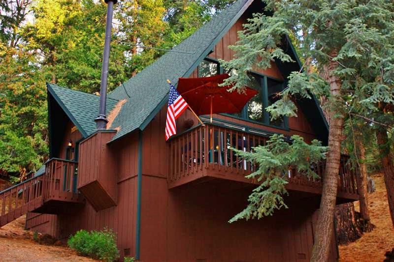 Lake Arrowhead Cabin with Deck and Loft 2Mi to Village
